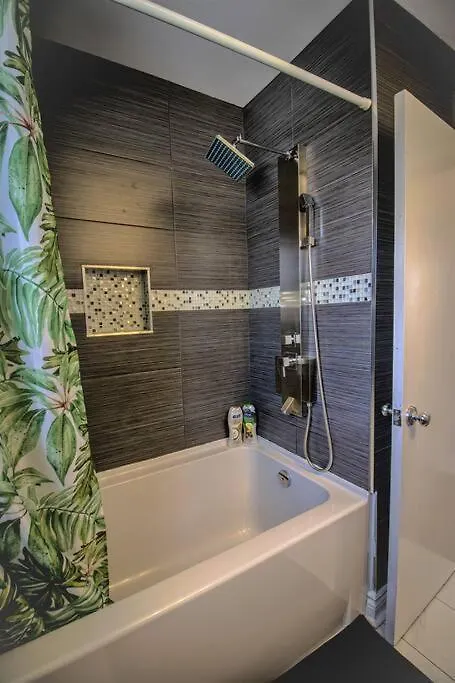 Holiday home Charming Cozy Ravine Home Mins To Parks & Lake Entire House Toronto Canada